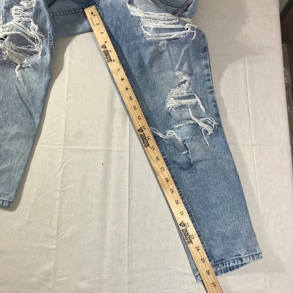 Refuge Denim High Rise Mom Jeans Size 7 Light Wash Ripped Distressed 56-406 MED